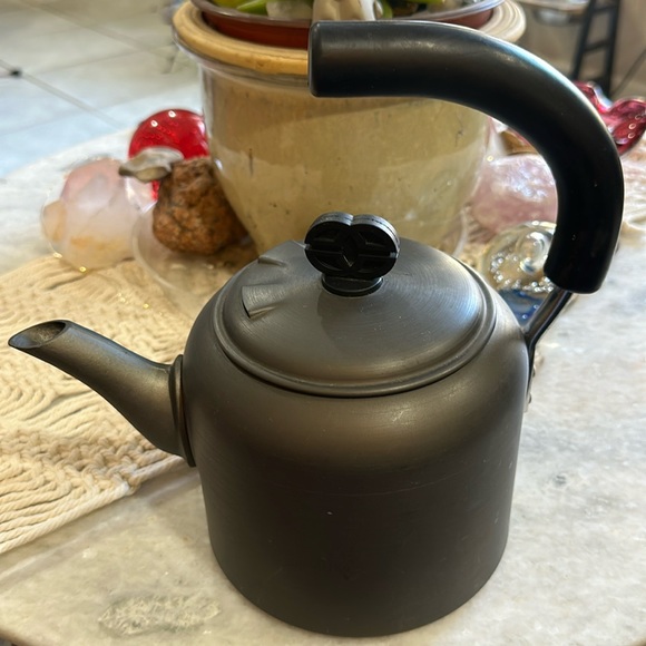 Calphalon Kitchen Calphalon Tea Pot Made In Ireland Super Modern